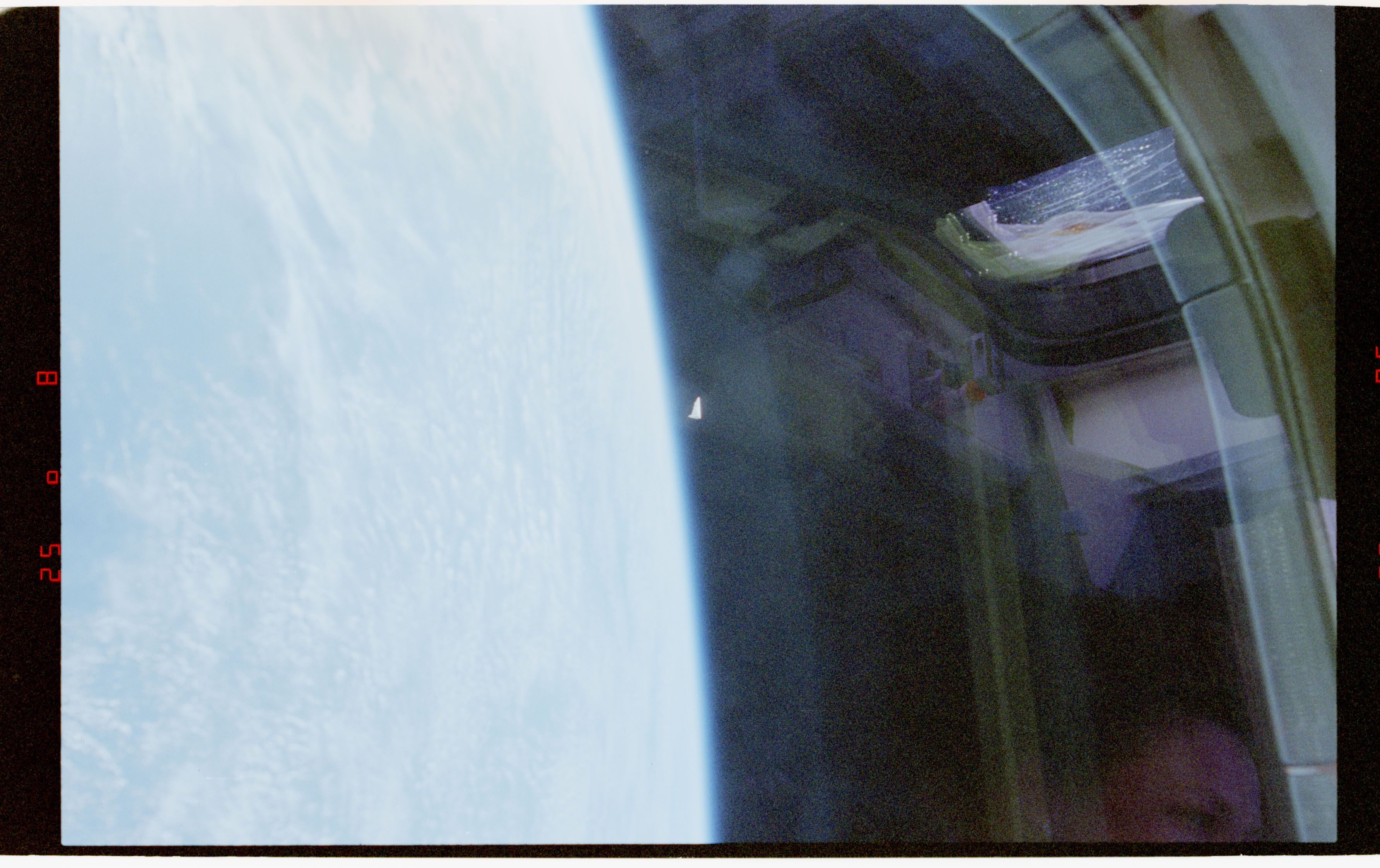 NASA-UAP-D031 STS-80-Unidentified-Object-Image2 1996